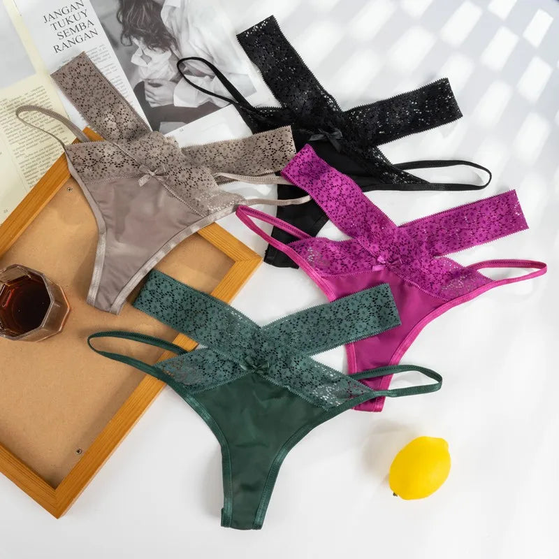 Breathable Cross Hollow Seamless Panties - Lace Waist Design